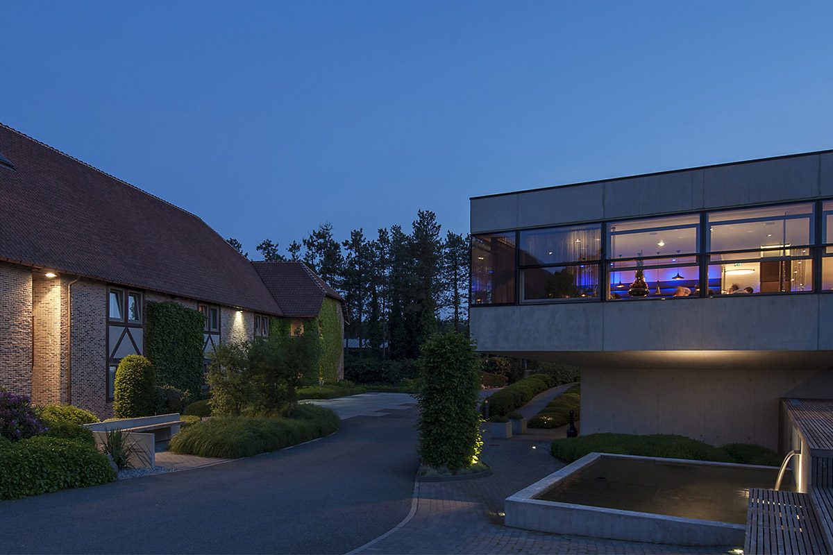 Het hotelgebouw van Stiemerheide in Genk, in Engelse cottagestijl